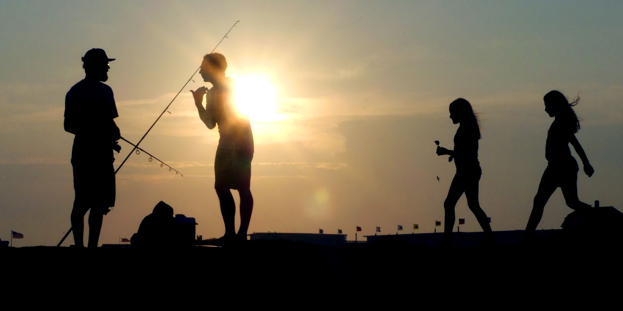 080919 WES Anglers at Breachway 1146.JPG